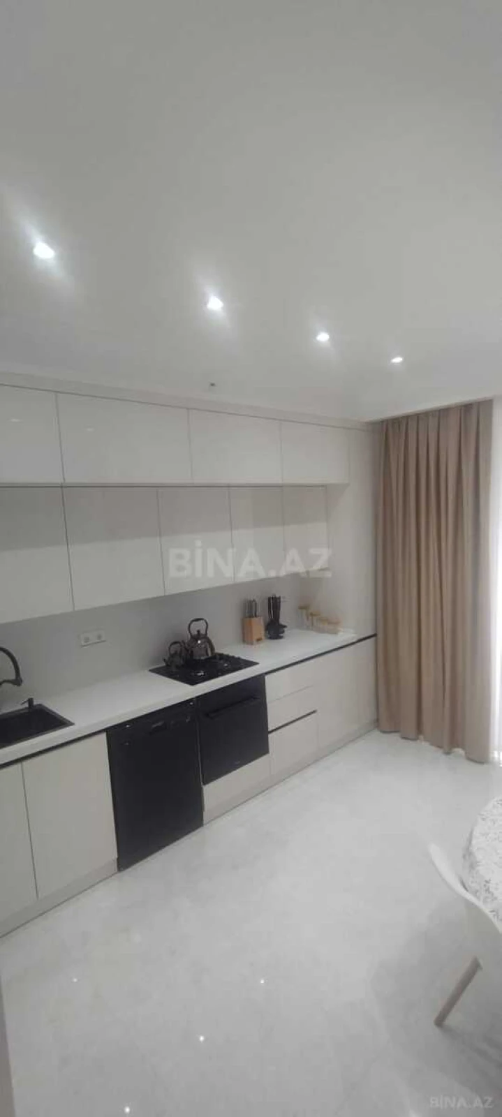 Kirayə verilir 2 otaqlı mənzil 108 m²
