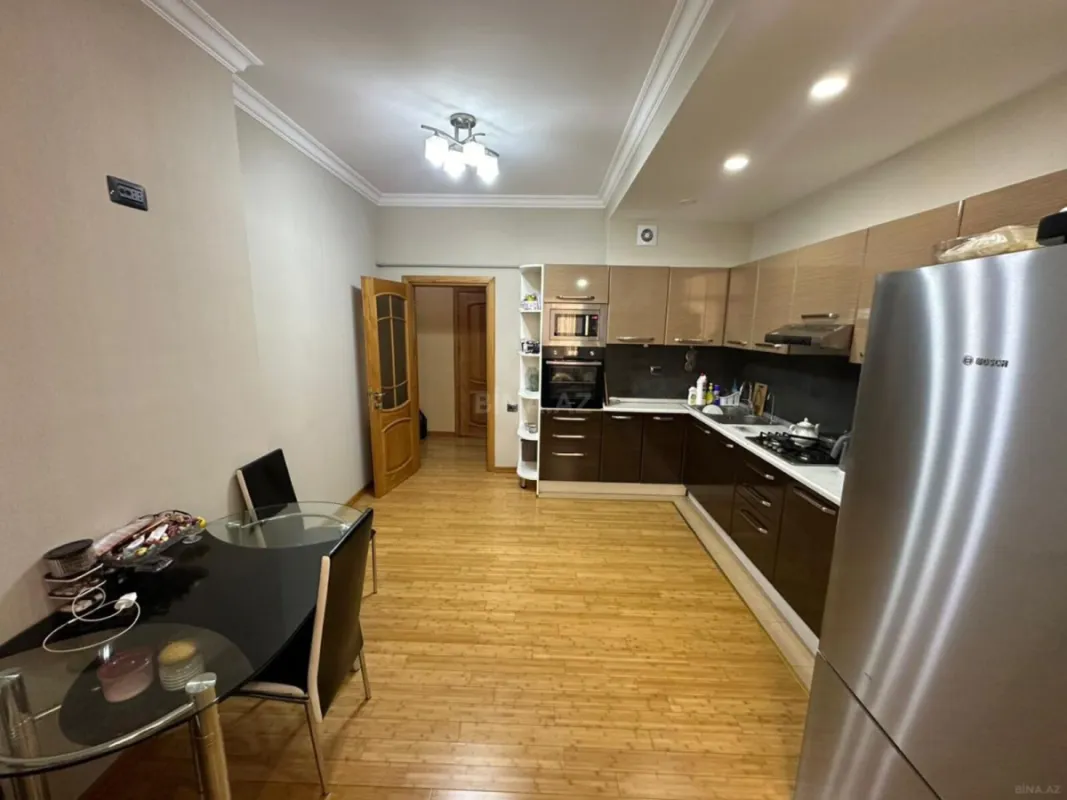 Satılır 4 otaqlı mənzil 135 m²