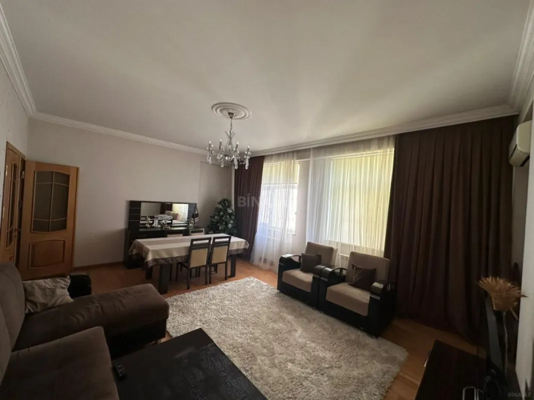 Satılır 4 otaqlı mənzil 135 m²