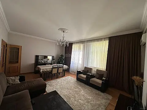 Satılır 4 otaqlı mənzil 135 m²