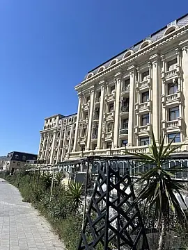 Satılır 4 otaqlı mənzil 135 m²