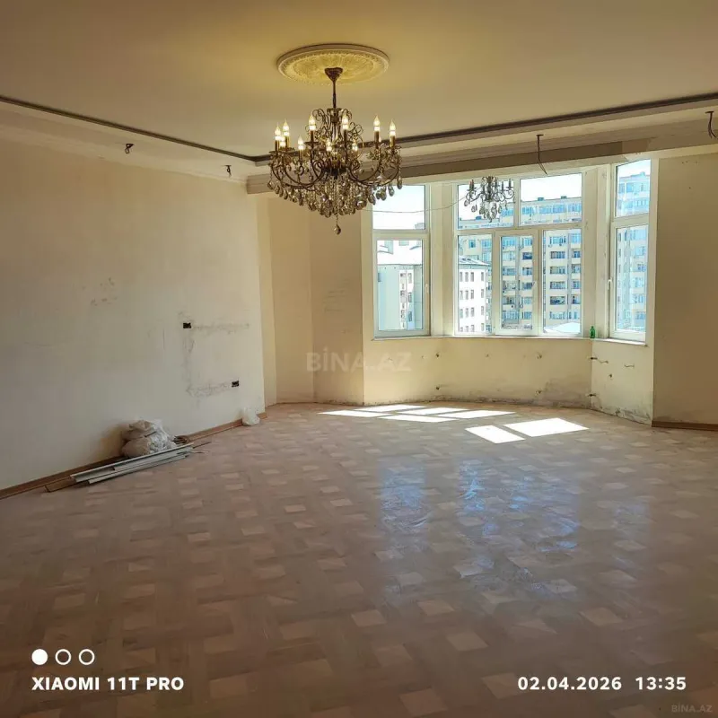 Satılır 3 otaqlı mənzil 154 m²