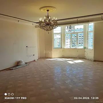 Satılır 3 otaqlı mənzil 154 m²