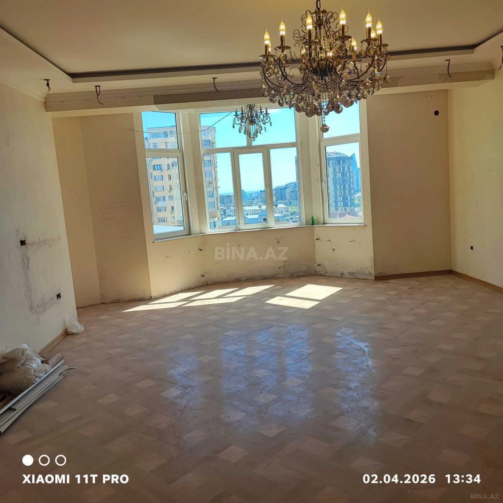 Satılır 3 otaqlı mənzil 154 m²
