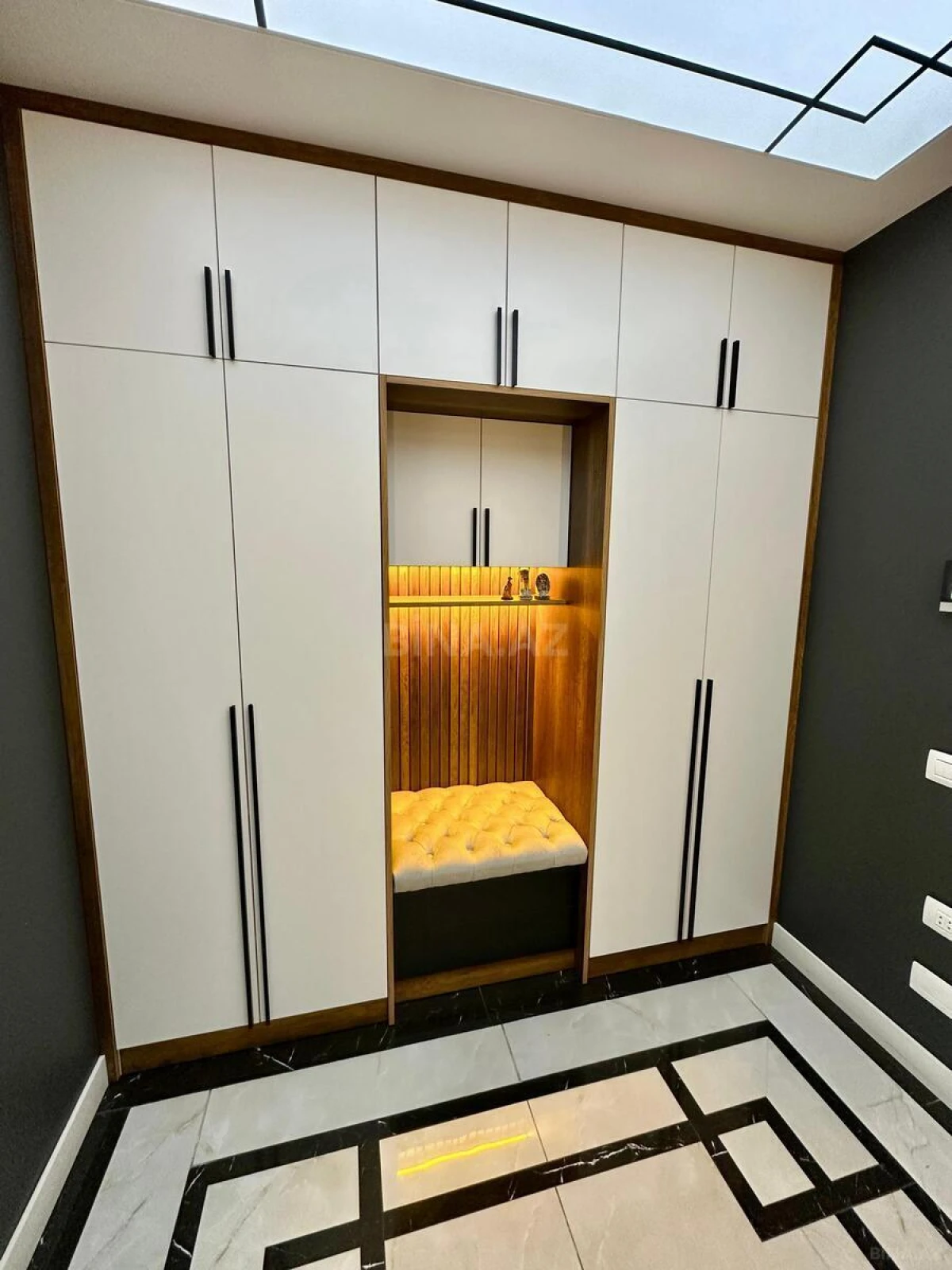 Satılır 2 otaqlı mənzil 105.5 m²