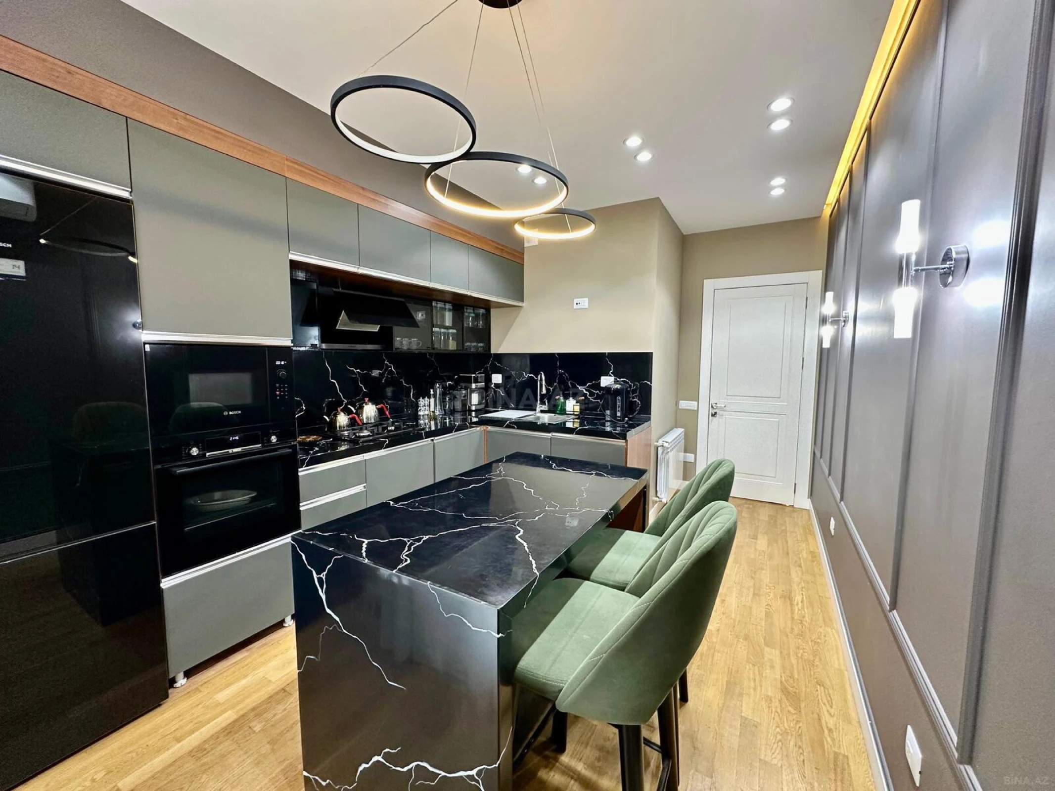 Satılır 2 otaqlı mənzil 105.5 m²