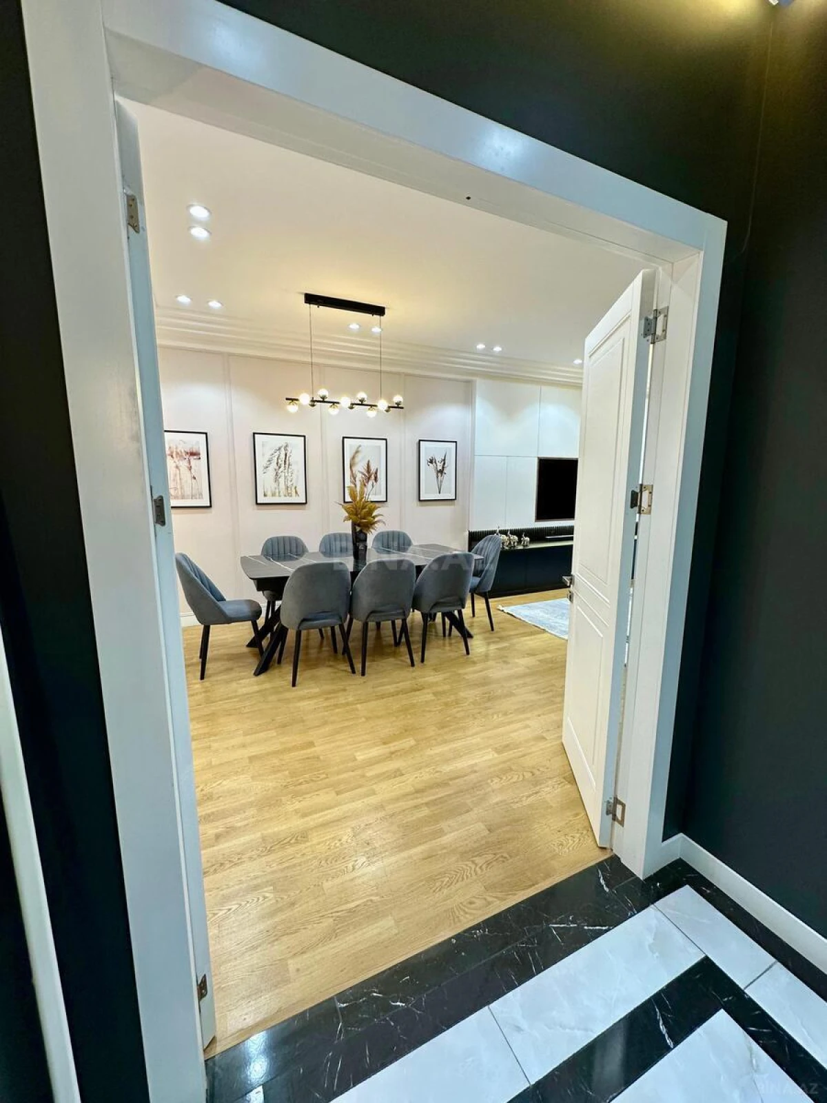 Satılır 2 otaqlı mənzil 105.5 m²