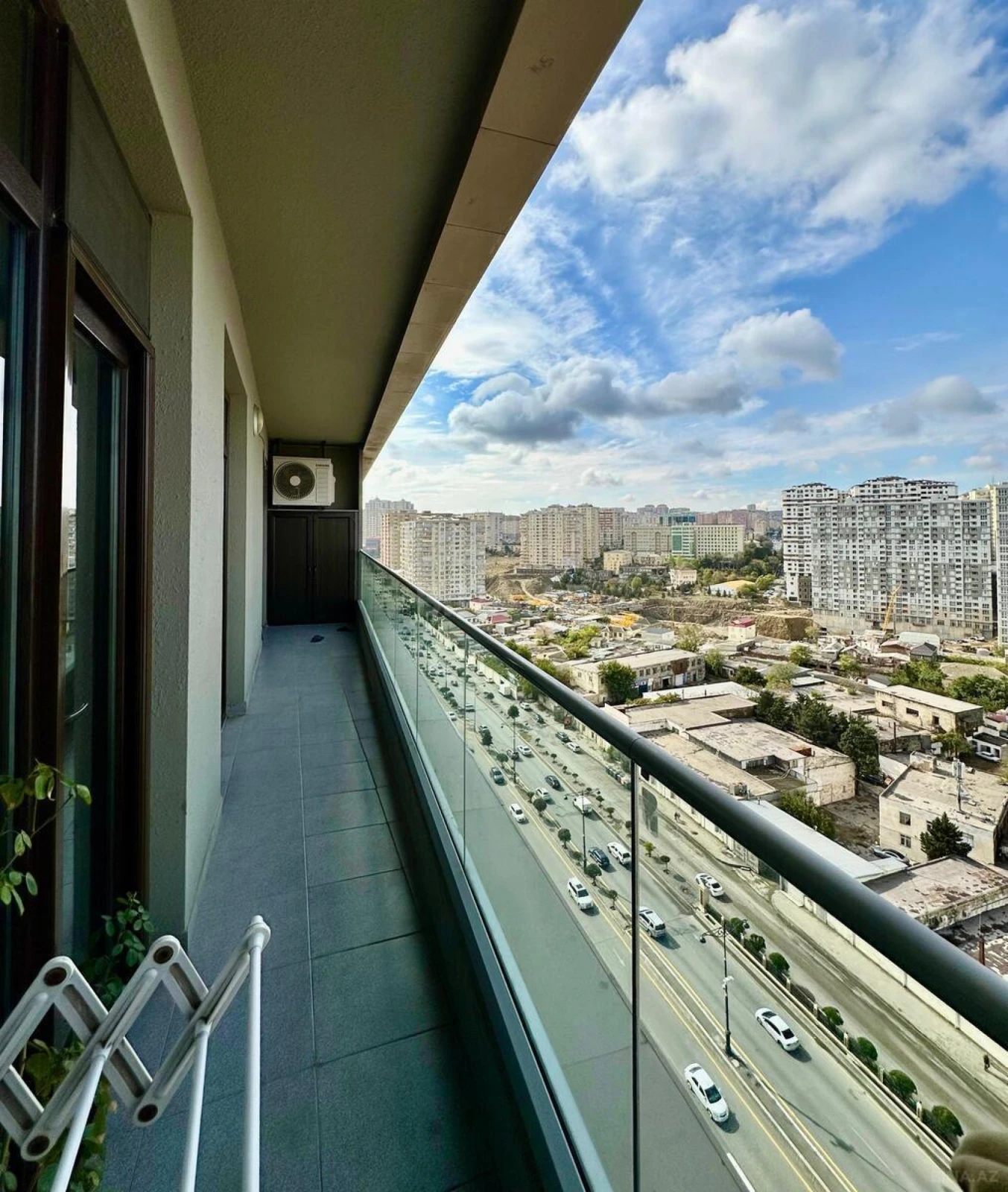 Satılır 2 otaqlı mənzil 105.5 m²