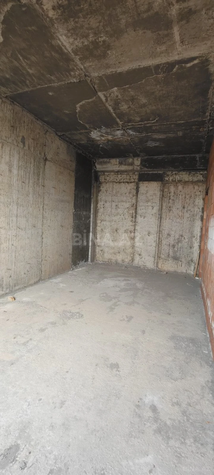 Satılır 2 otaqlı mənzil 79 m²