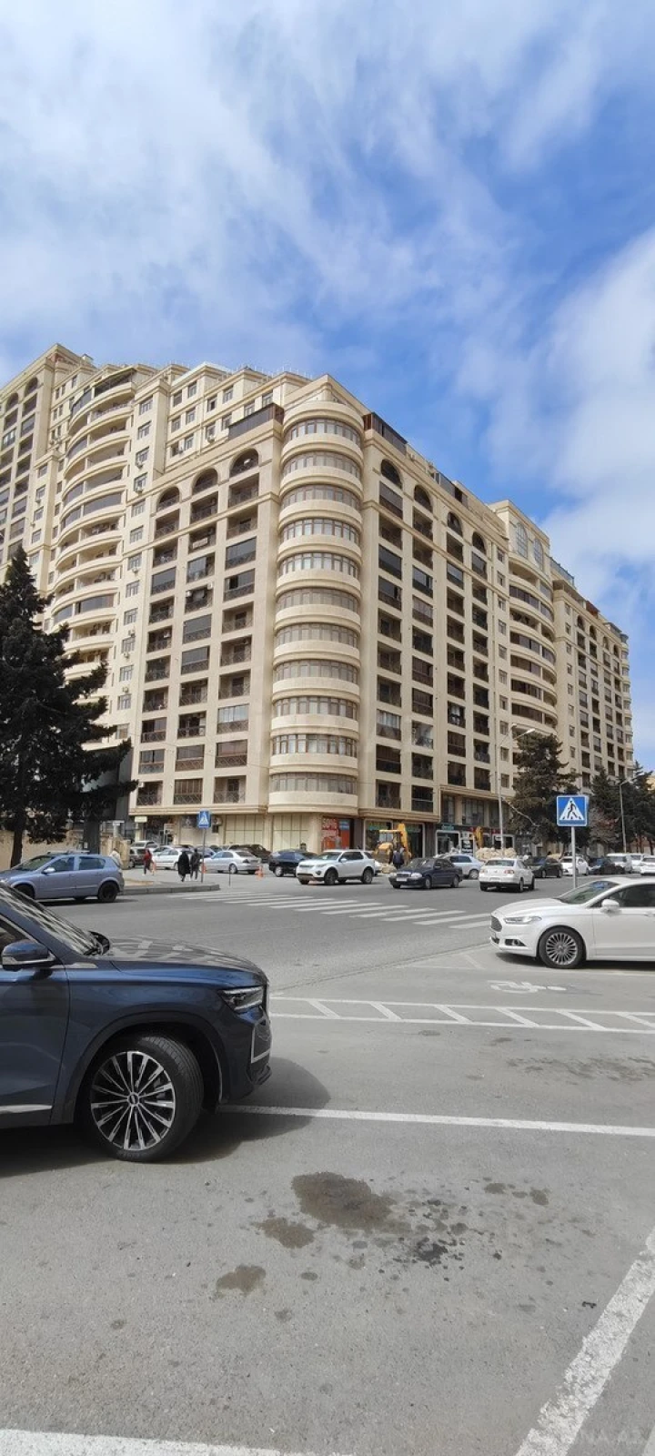 Satılır 2 otaqlı mənzil 79 m²