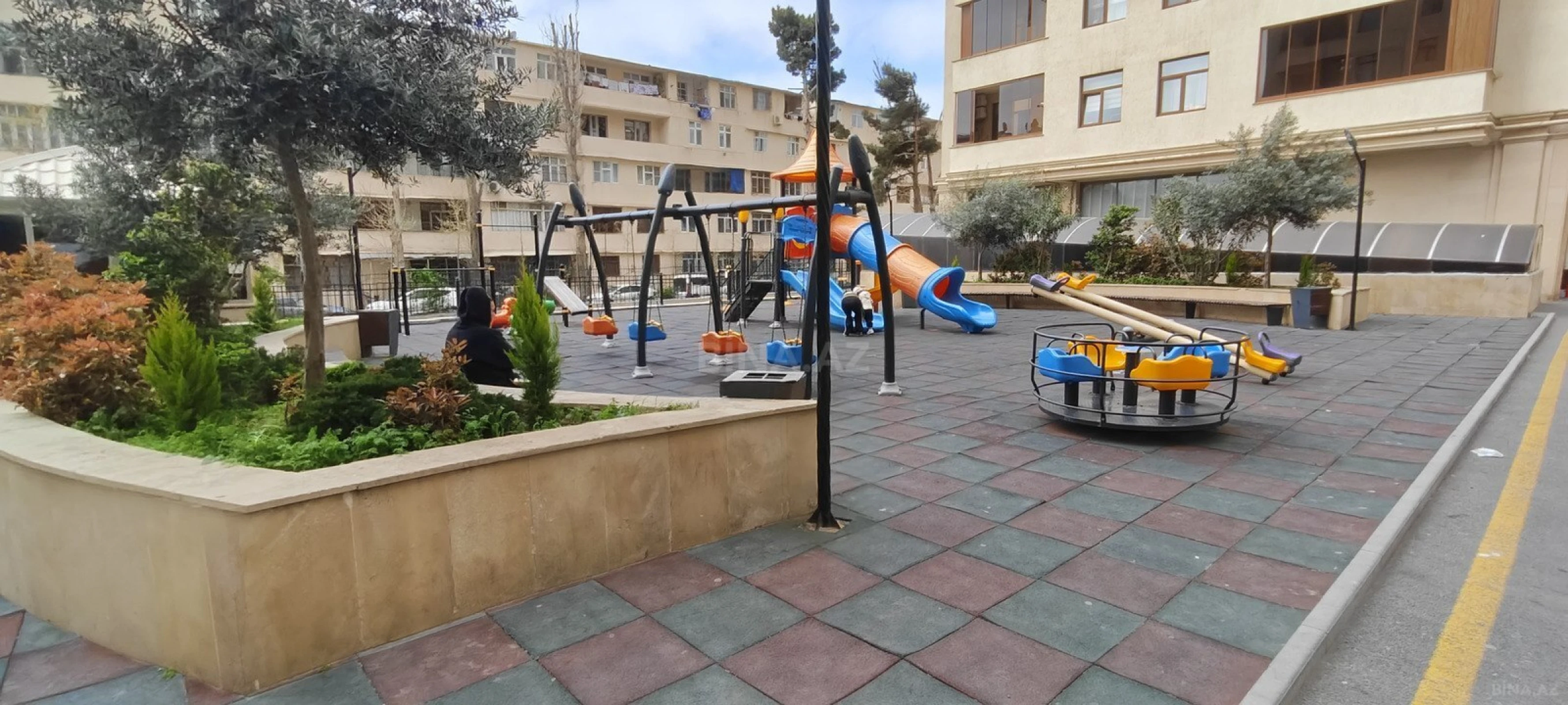 Satılır 2 otaqlı mənzil 79 m²