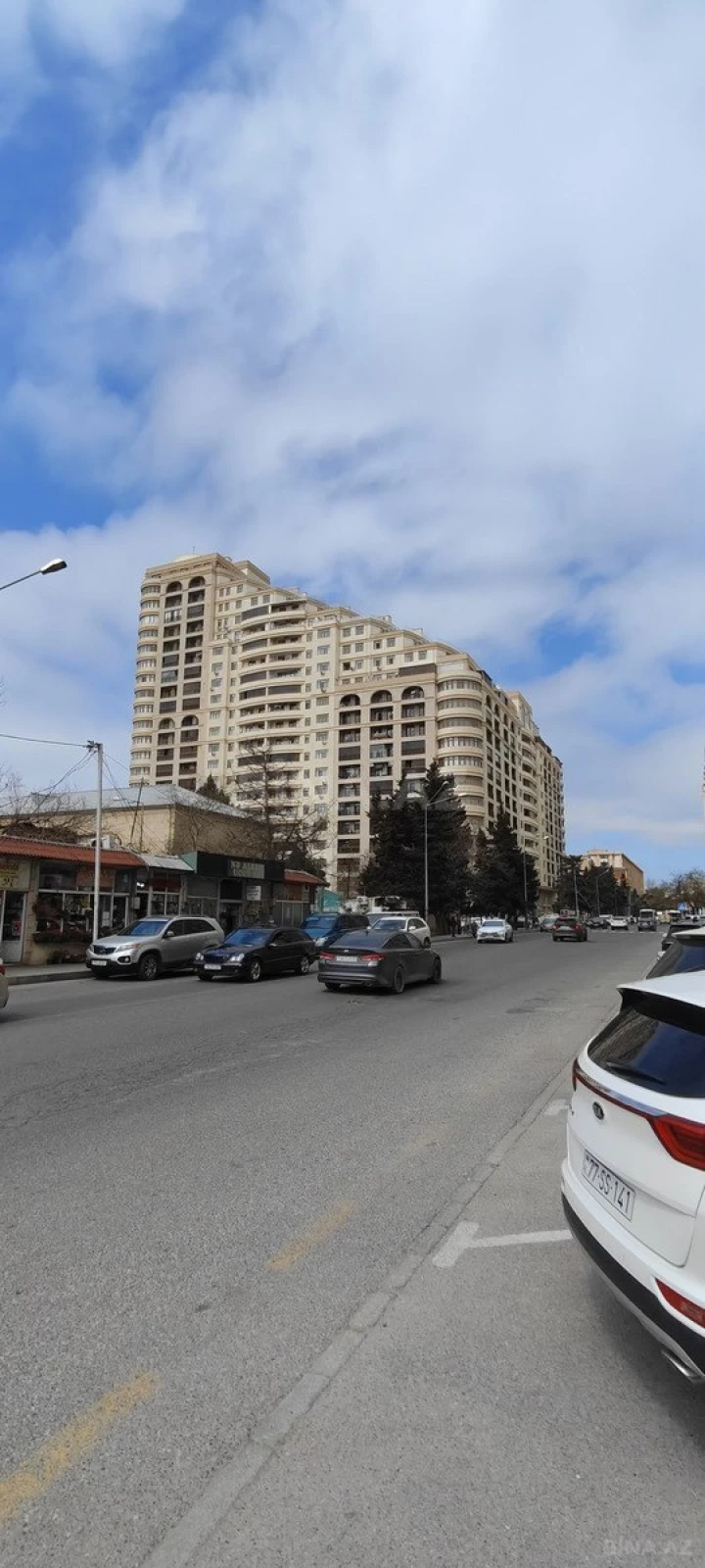 Satılır 2 otaqlı mənzil 79 m²