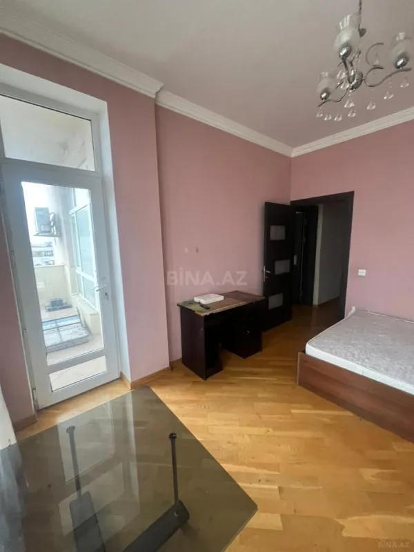 Kirayə verilir 3 otaqlı mənzil 132 m²
