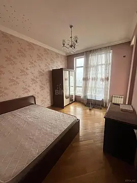 Kirayə verilir 3 otaqlı mənzil 132 m²