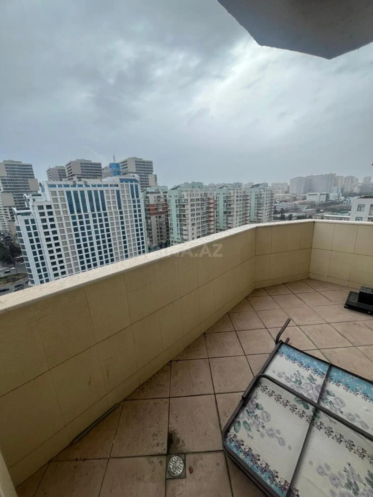 Kirayə verilir 3 otaqlı mənzil 132 m²