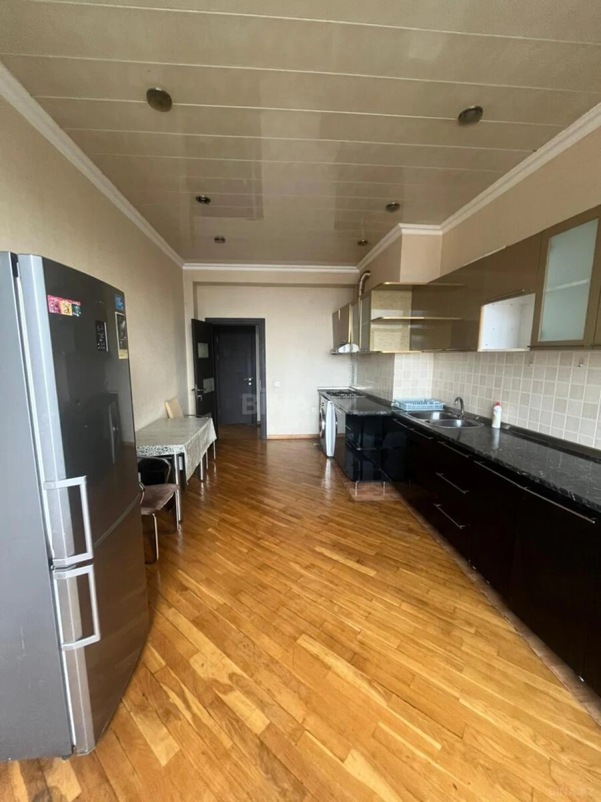 Kirayə verilir 3 otaqlı mənzil 132 m²