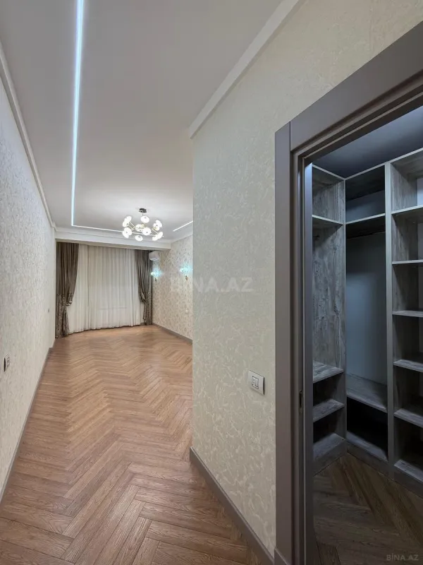 Satılır 4 otaqlı mənzil 245 m²