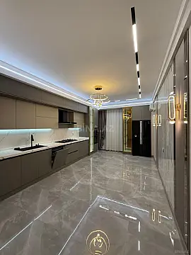Satılır 4 otaqlı mənzil 245 m²