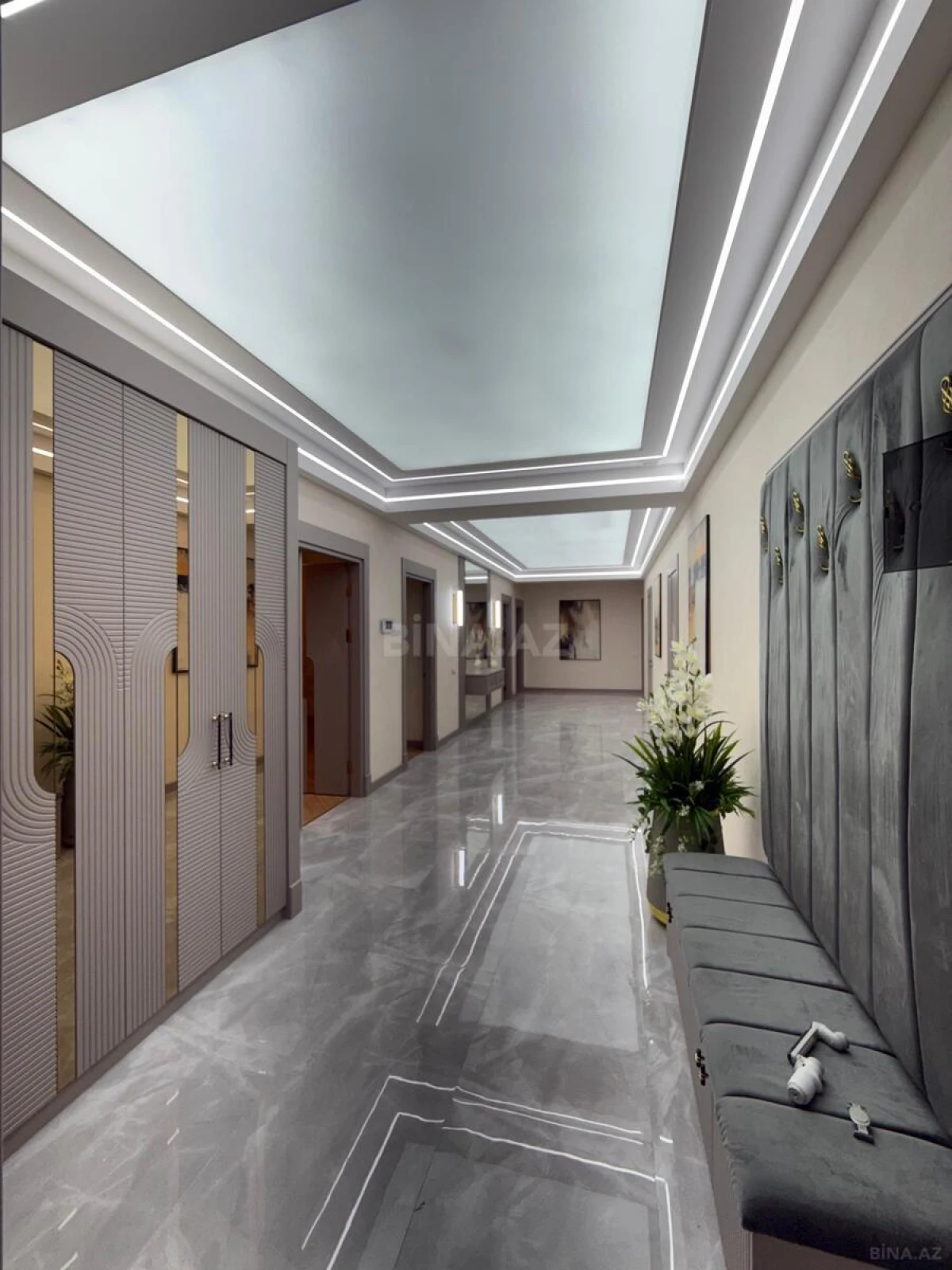 Satılır 4 otaqlı mənzil 245 m²