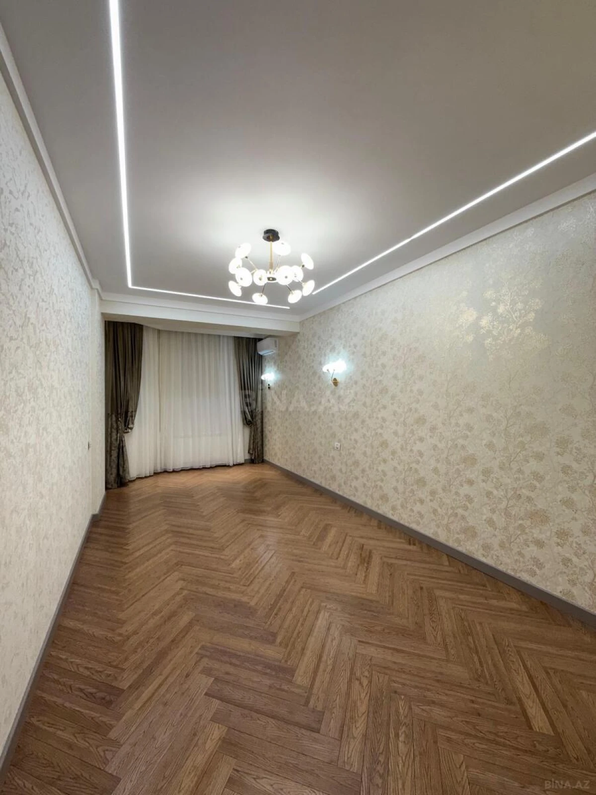 Satılır 4 otaqlı mənzil 245 m²
