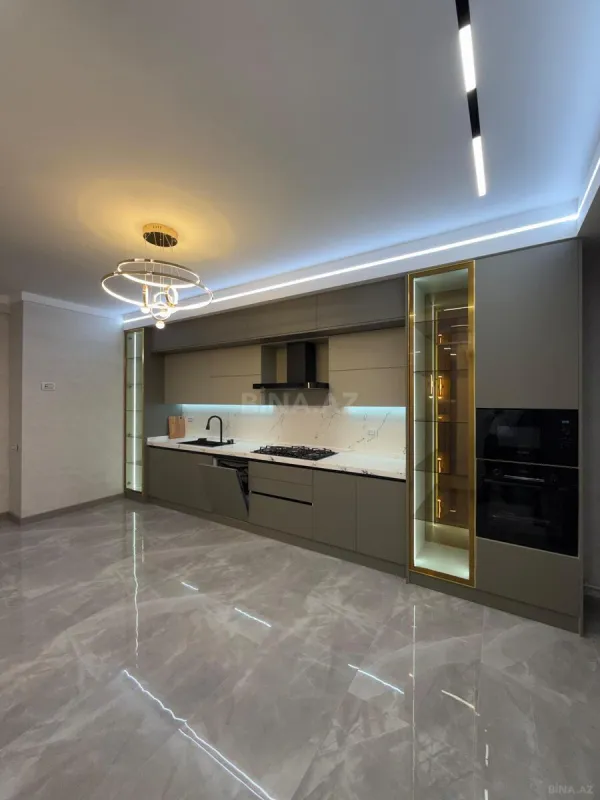 Satılır 4 otaqlı mənzil 245 m²