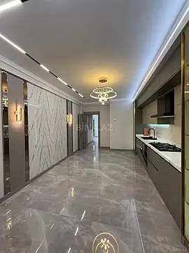 Satılır 4 otaqlı mənzil 245 m²