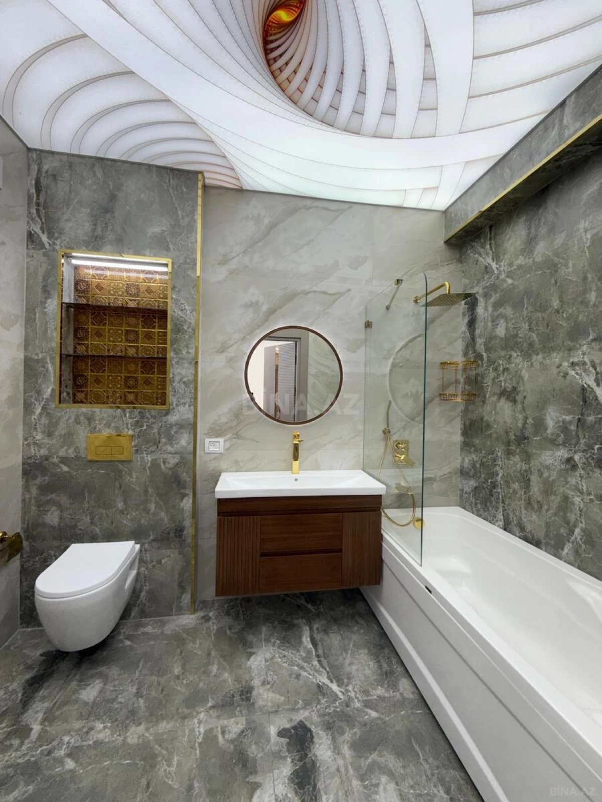 Satılır 4 otaqlı mənzil 245 m²