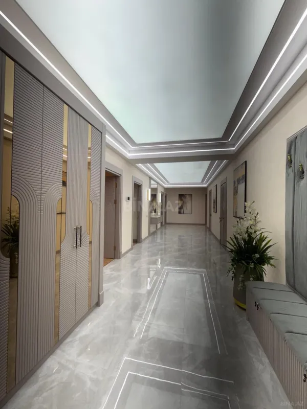 Satılır 4 otaqlı mənzil 245 m²