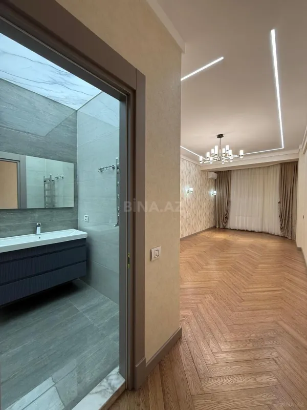 Satılır 4 otaqlı mənzil 245 m²