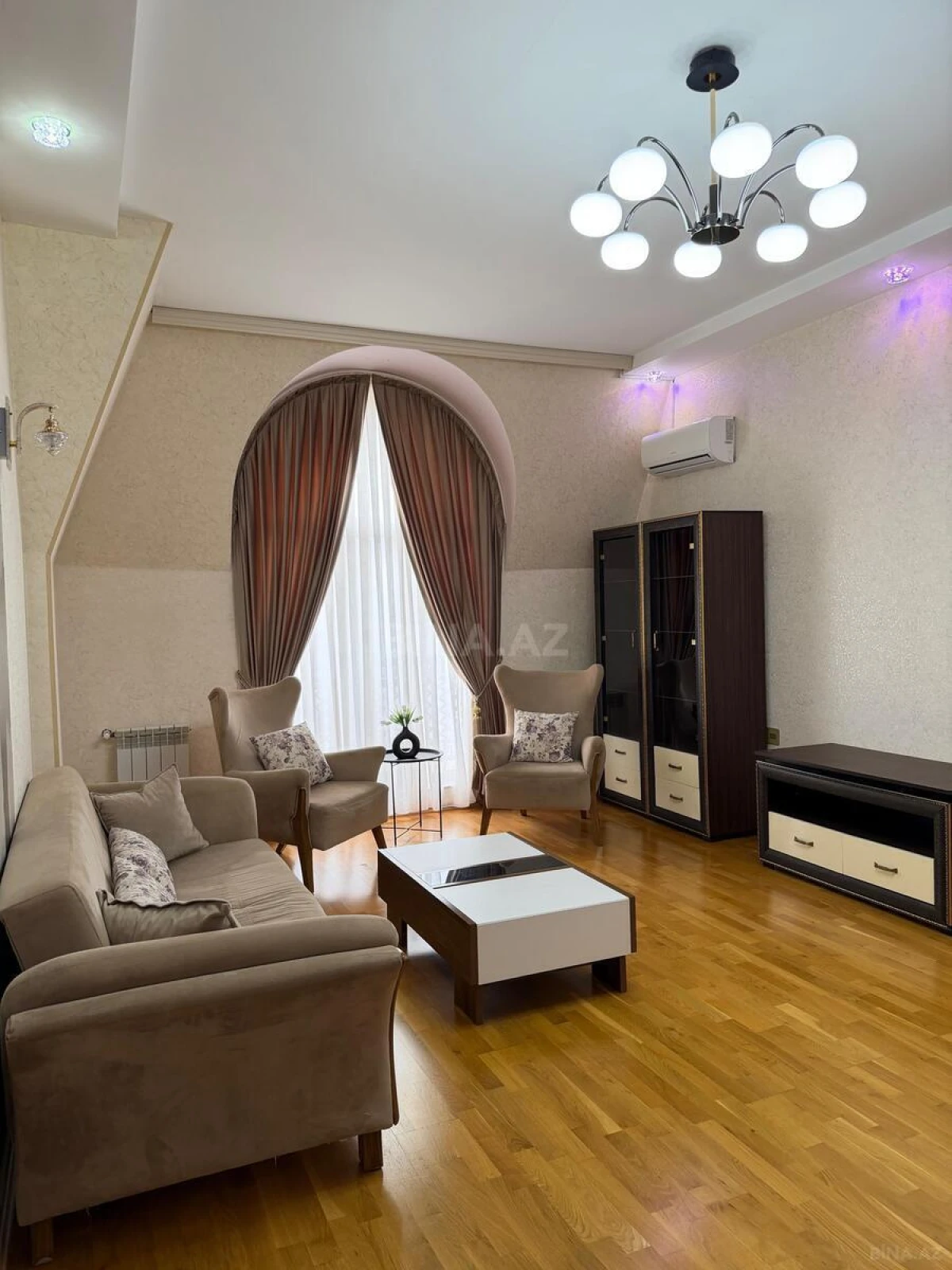 Kirayə verilir 2 otaqlı mənzil 75 m²