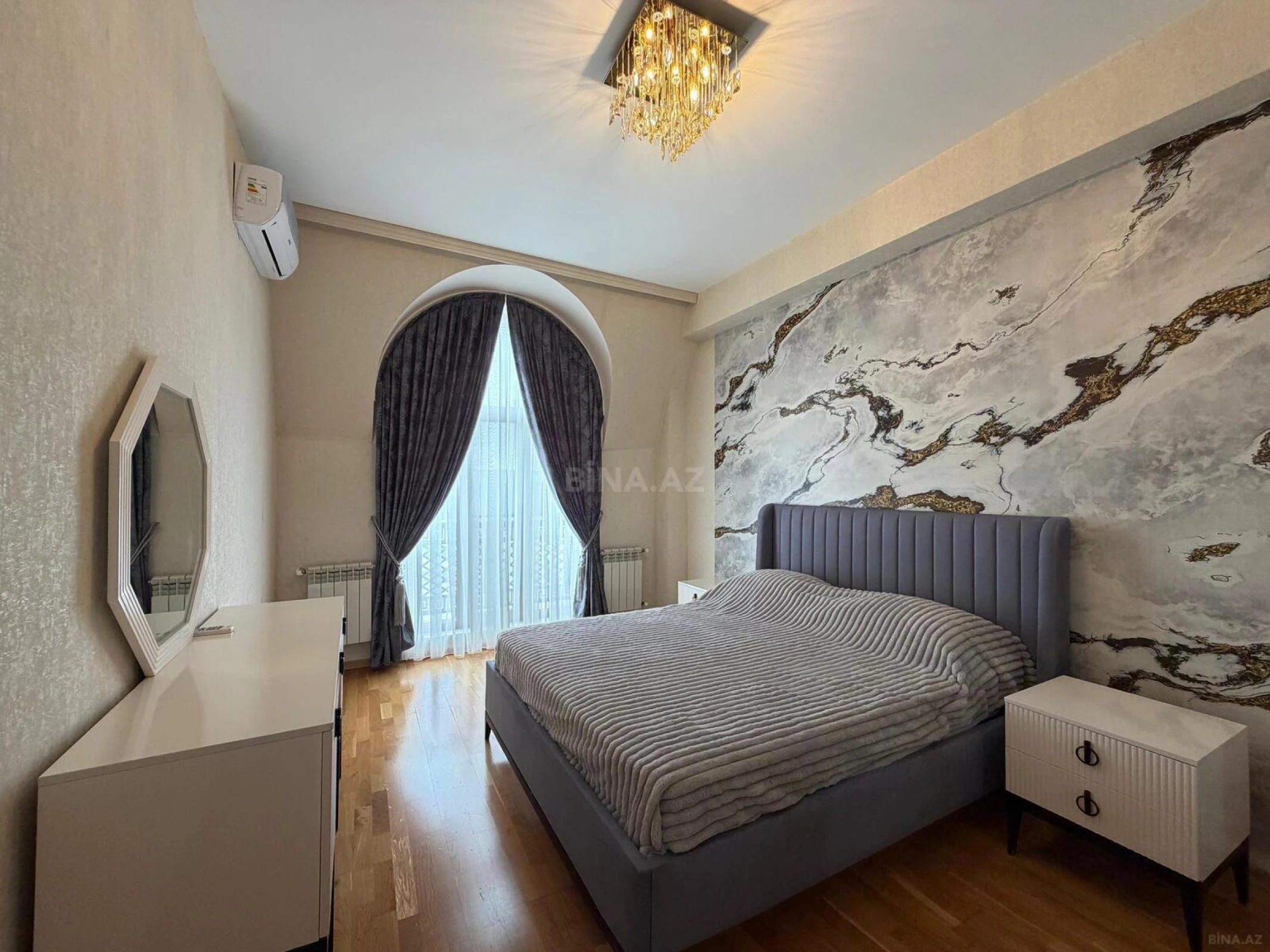Kirayə verilir 2 otaqlı mənzil 75 m²