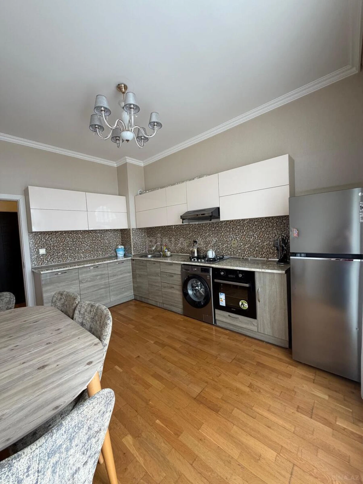 Kirayə verilir 2 otaqlı mənzil 75 m²