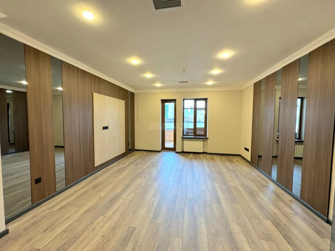 Kirayə verilir 6 otaqlı ofis 330 m²