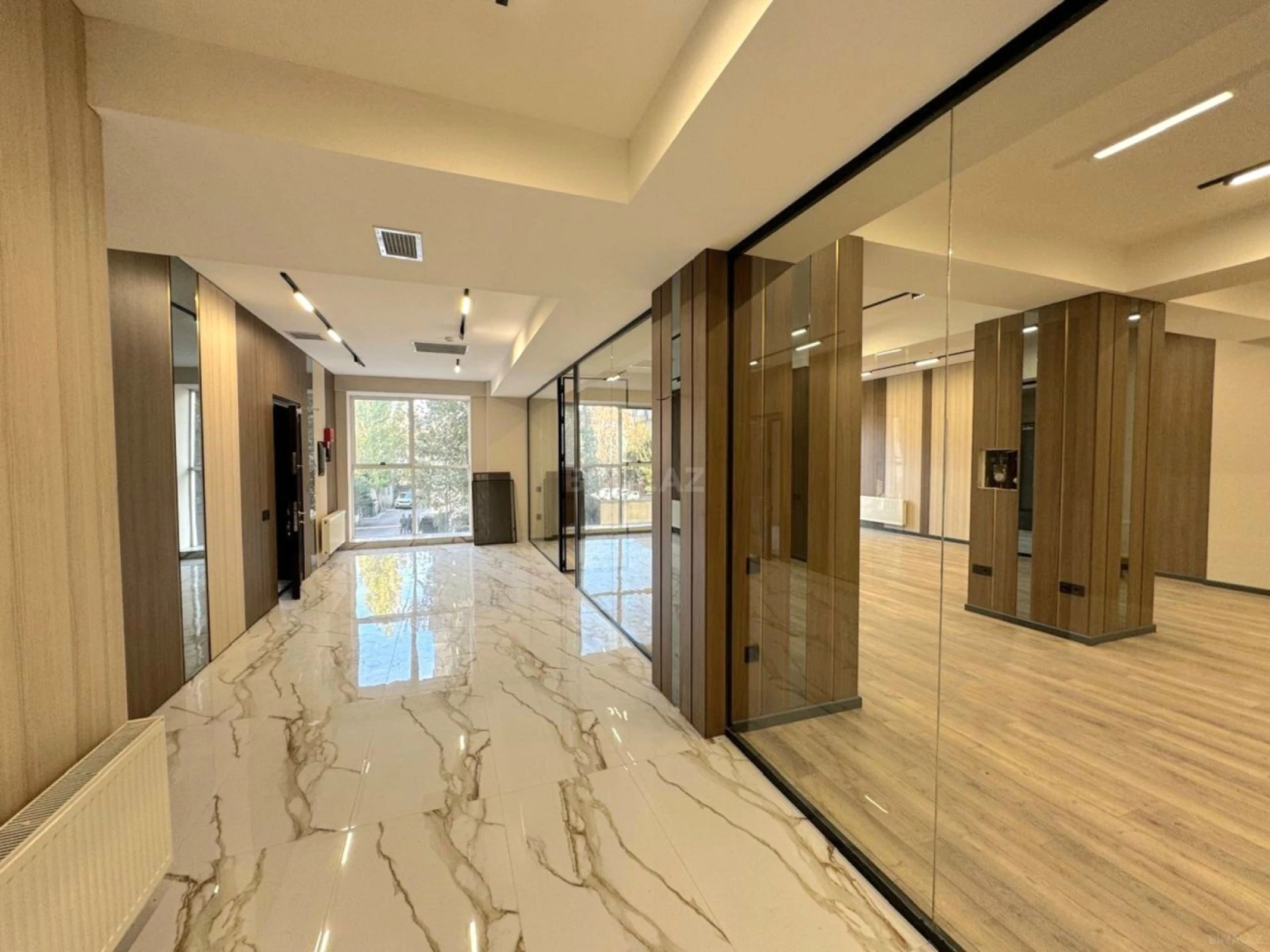 Kirayə verilir 6 otaqlı ofis 330 m²