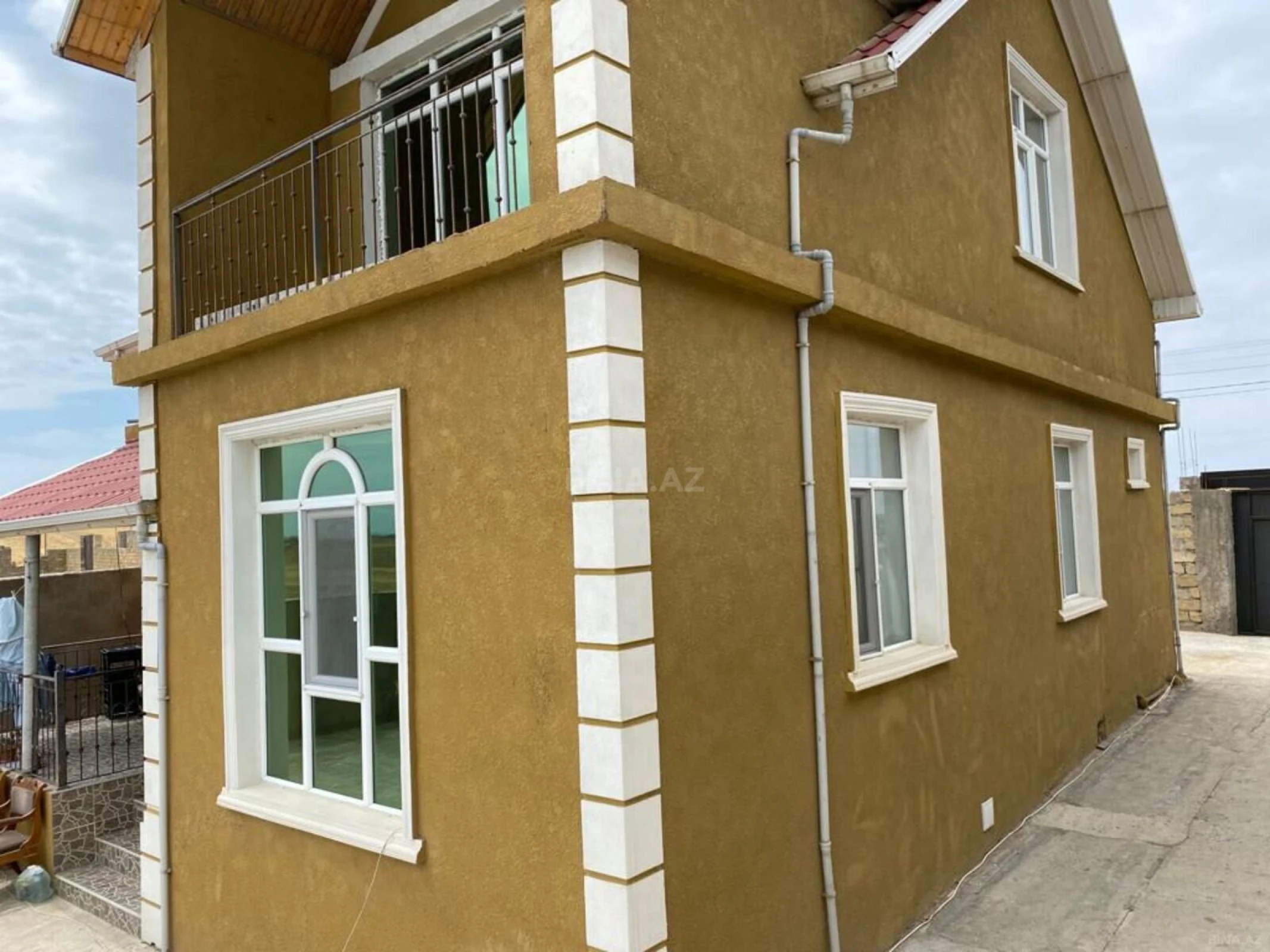 Satılır 4 otaqlı həyət evi 180 m²