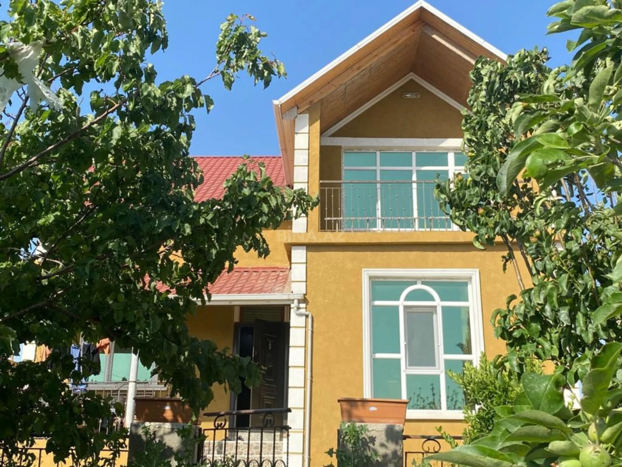 Satılır 4 otaqlı həyət evi 180 m²