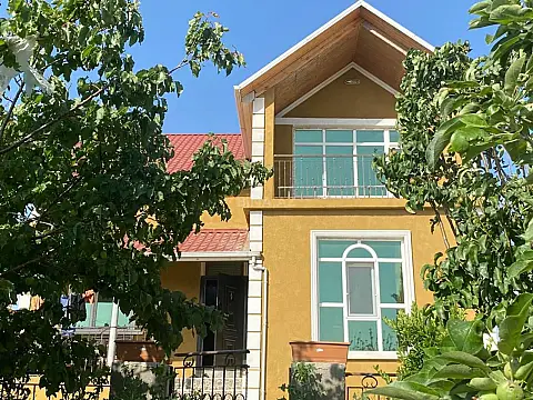 Satılır 4 otaqlı həyət evi 180 m²