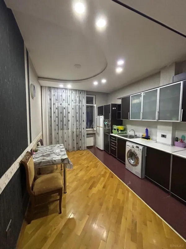 Satılır 3 otaqlı mənzil 123 m²