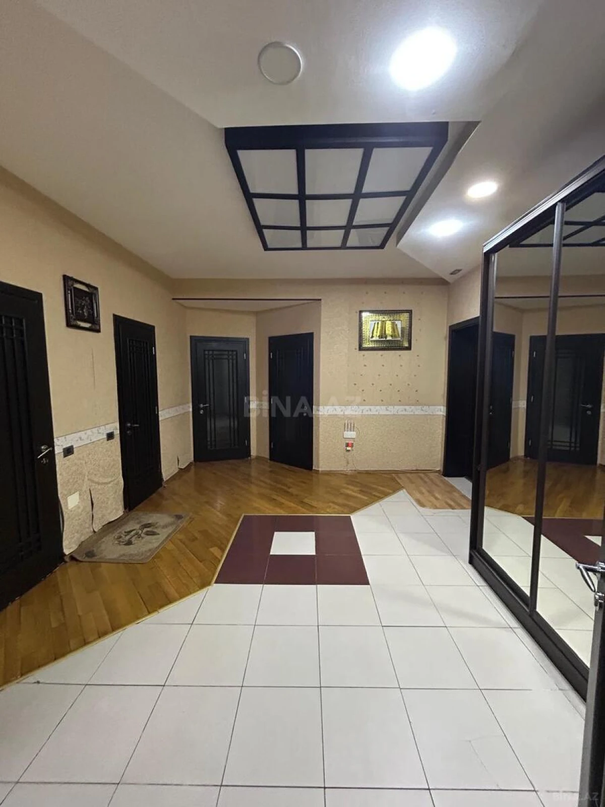 Satılır 3 otaqlı mənzil 123 m²