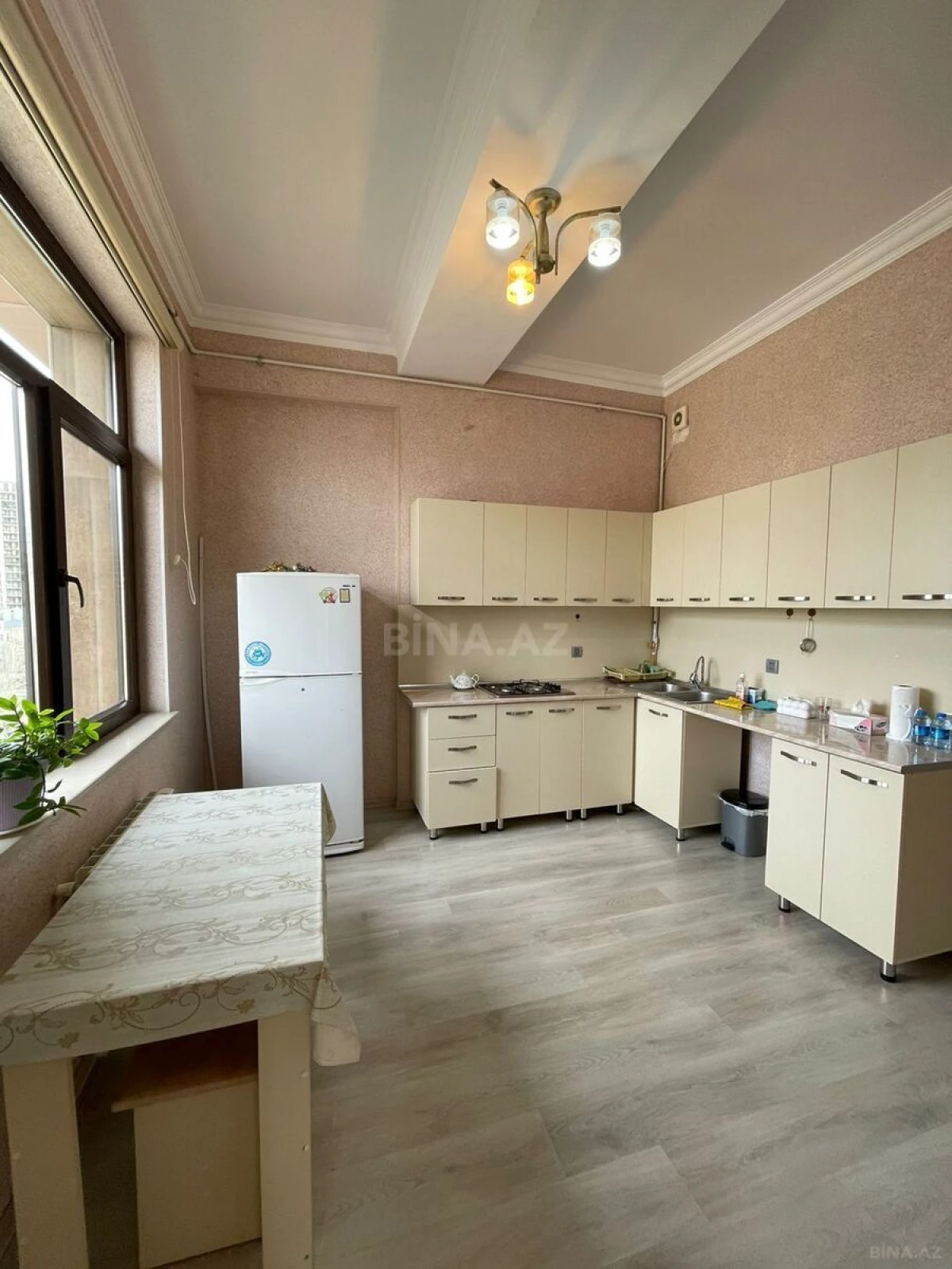 Kirayə verilir 2 otaqlı ofis 100 m²