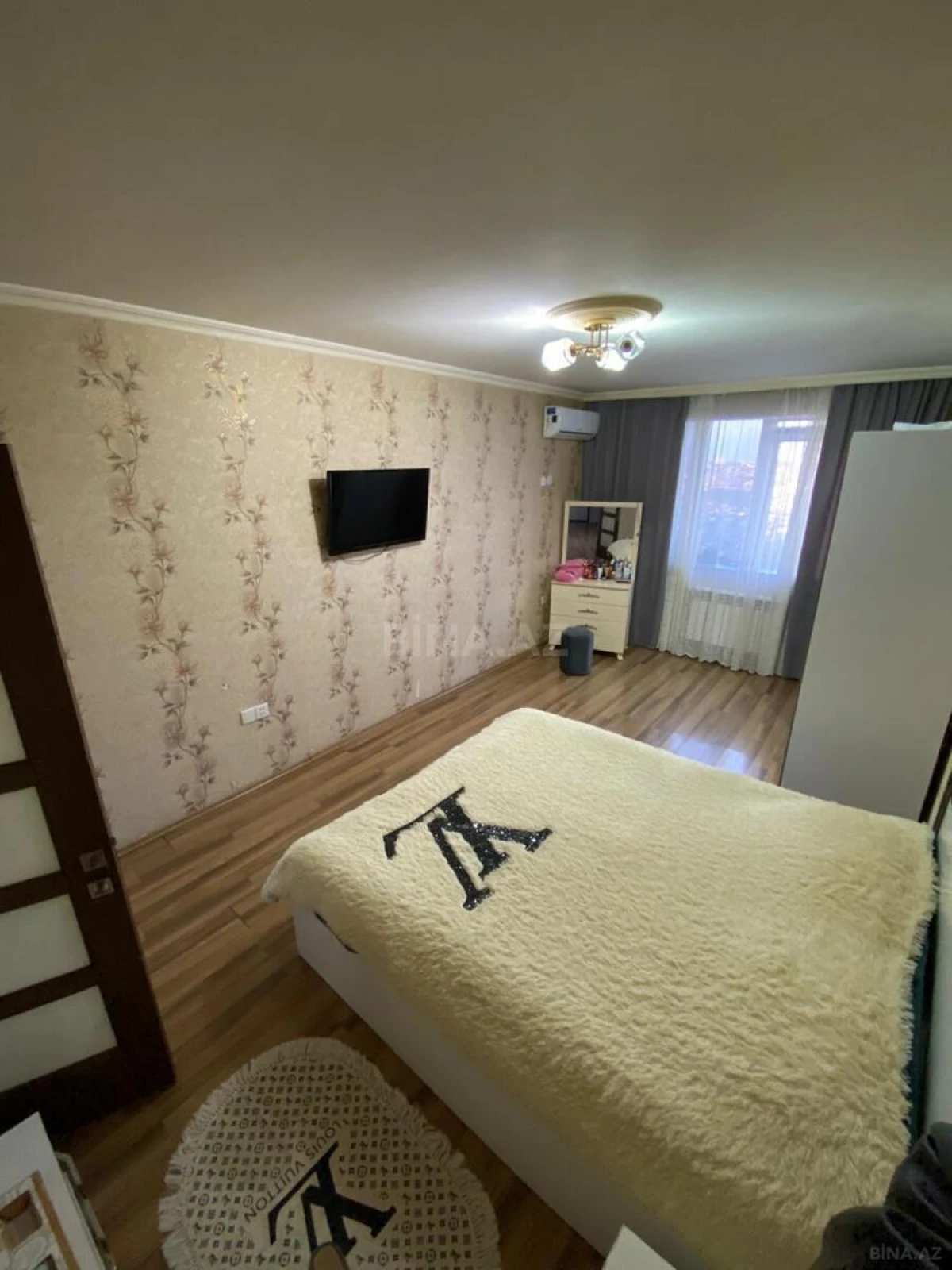 Satılır 2 otaqlı mənzil 71 m²