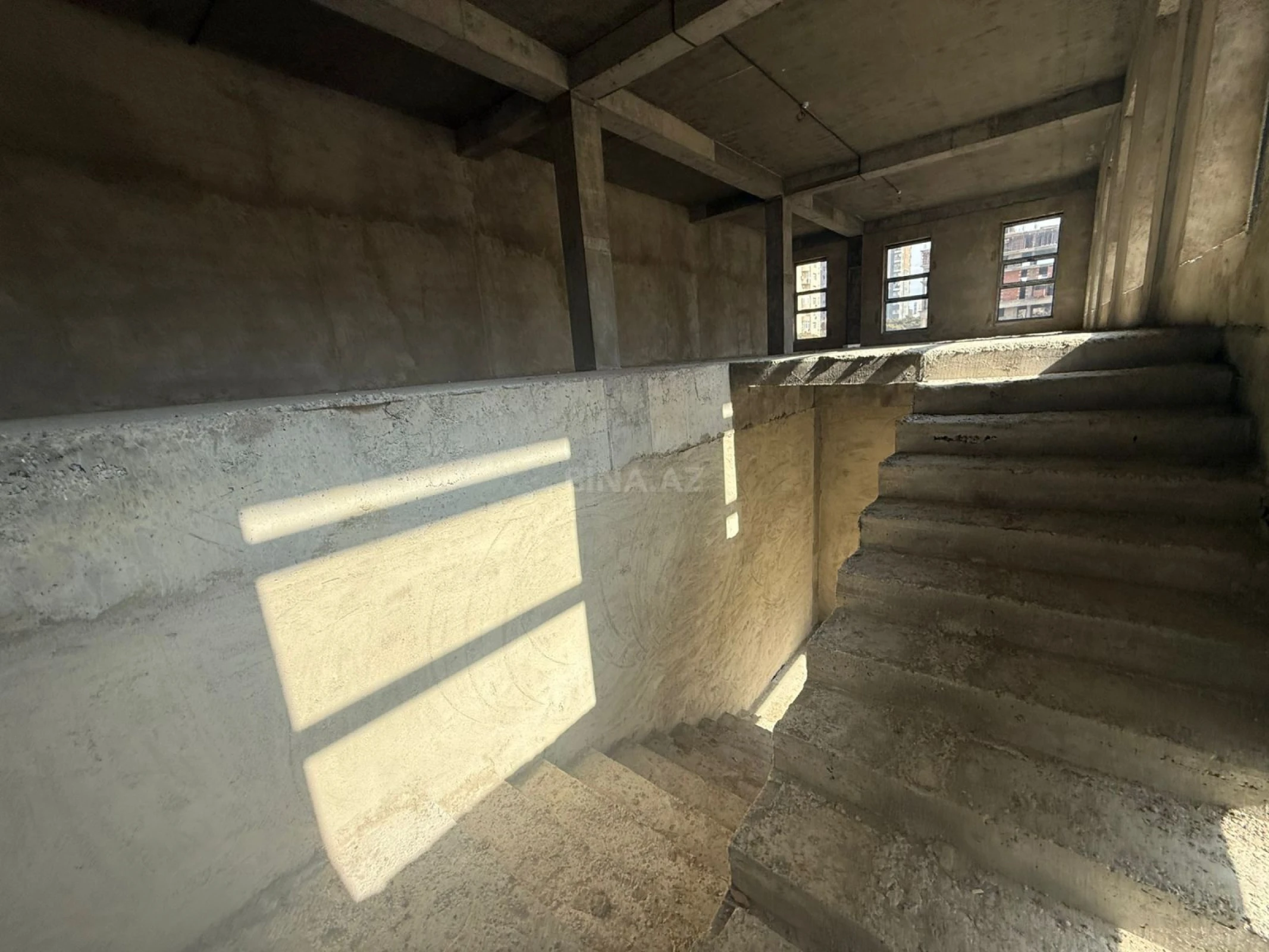 Satılır obyekt 330 m²