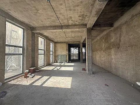 Satılır obyekt 330 m²