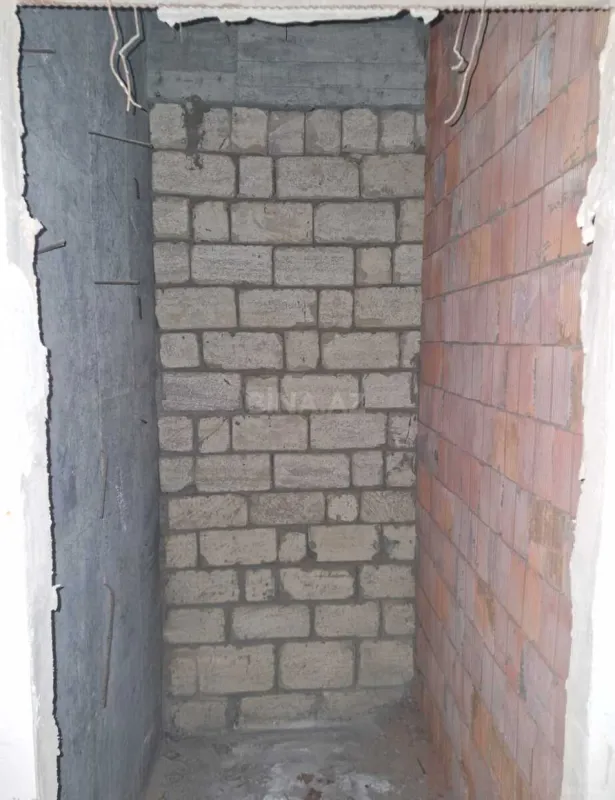 Satılır 4 otaqlı mənzil 137 m²