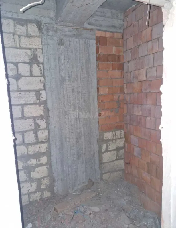 Satılır 4 otaqlı mənzil 137 m²