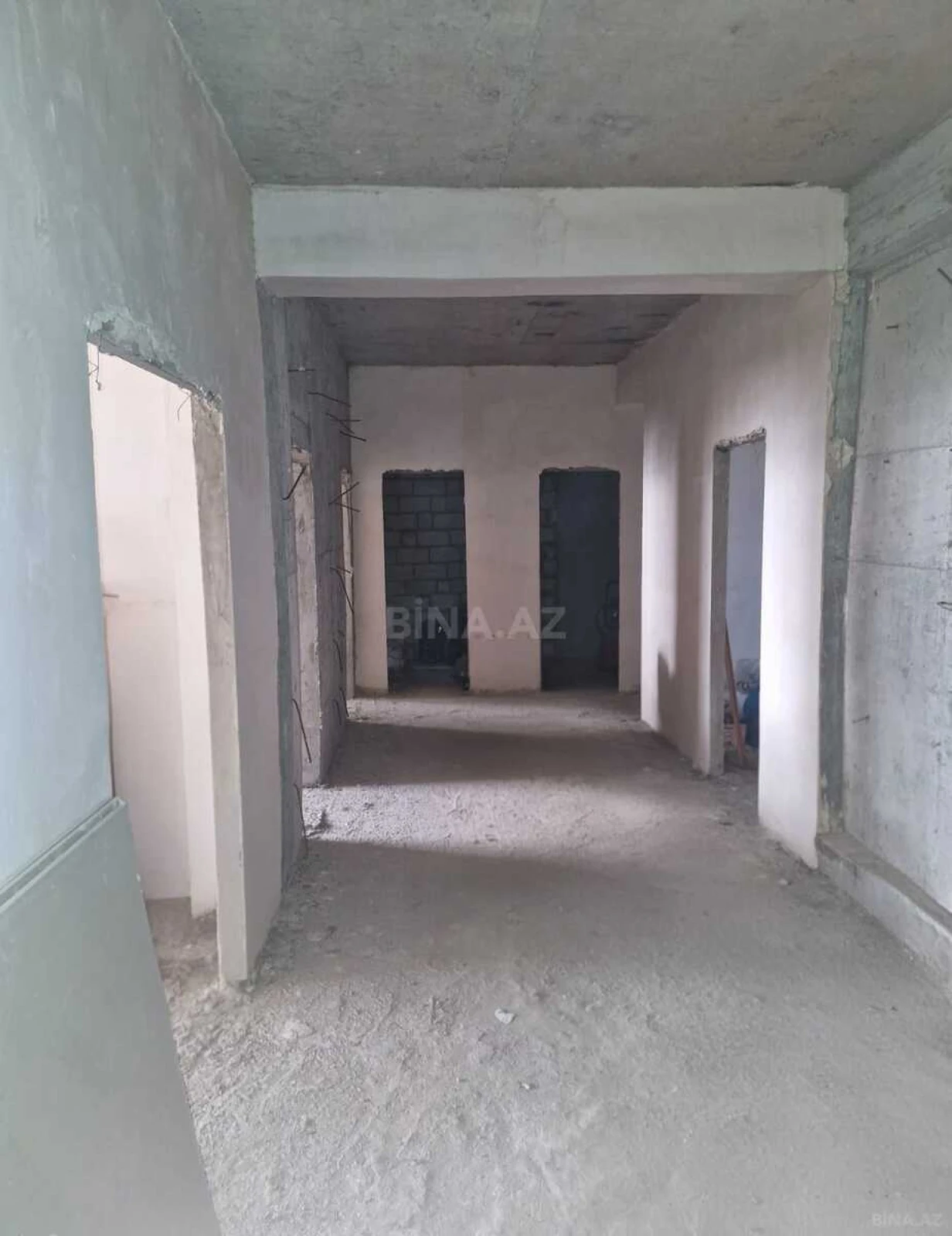 Satılır 4 otaqlı mənzil 137 m²