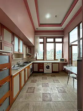 Satılır 4 otaqlı mənzil 118 m²