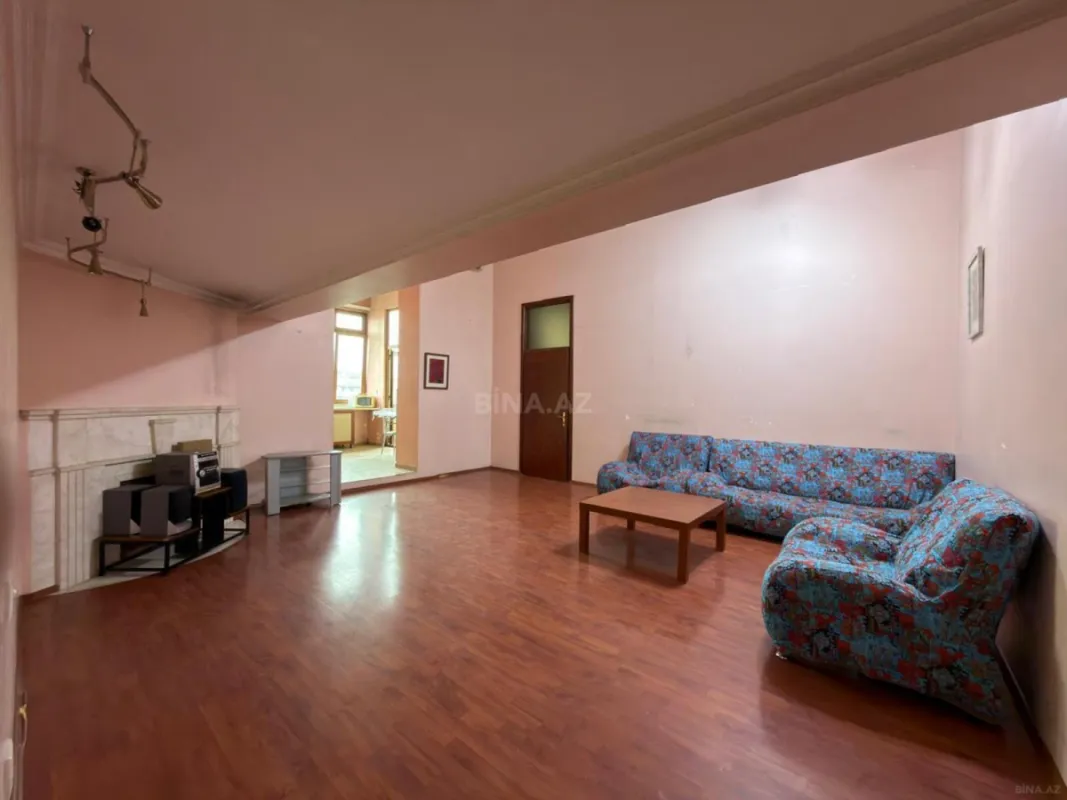 Satılır 4 otaqlı mənzil 118 m²