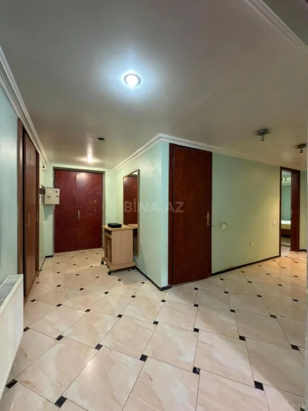 Satılır 4 otaqlı mənzil 118 m²