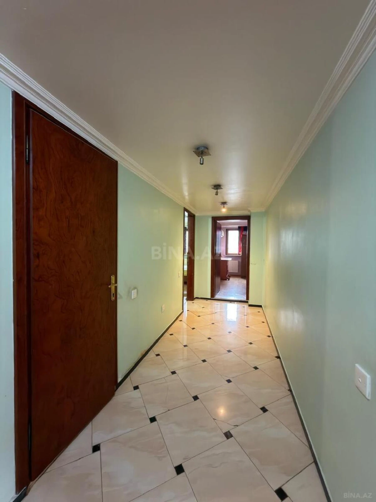 Satılır 4 otaqlı mənzil 118 m²